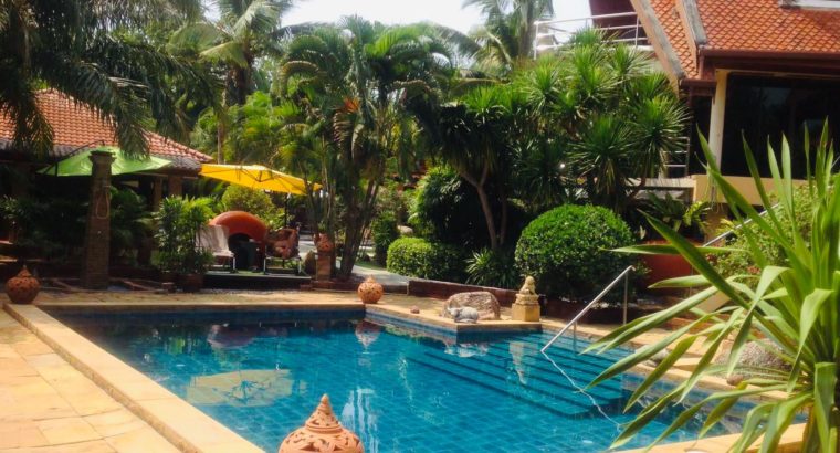 House With 2 Bedrooms And Shared Pool In A Resort-Style Setting